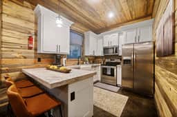 Champagne Bliss Cabin - Image 4