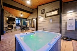 Champagne Bliss Cabin - Image 5