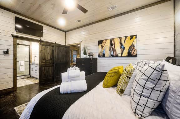 Champagne Bliss Cabin - Image 2